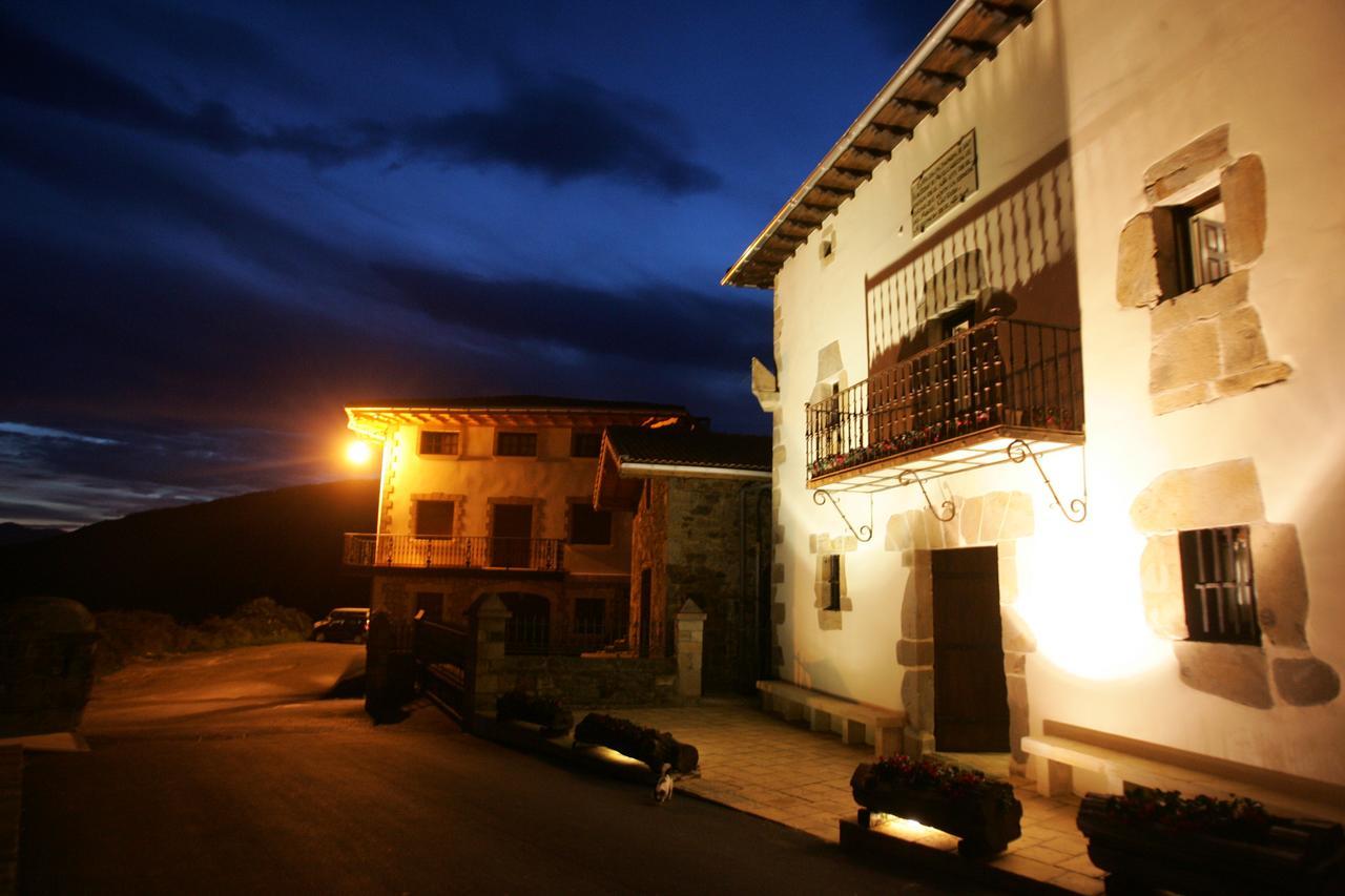 Hotel Batzarki à Avellaneda  Extérieur photo