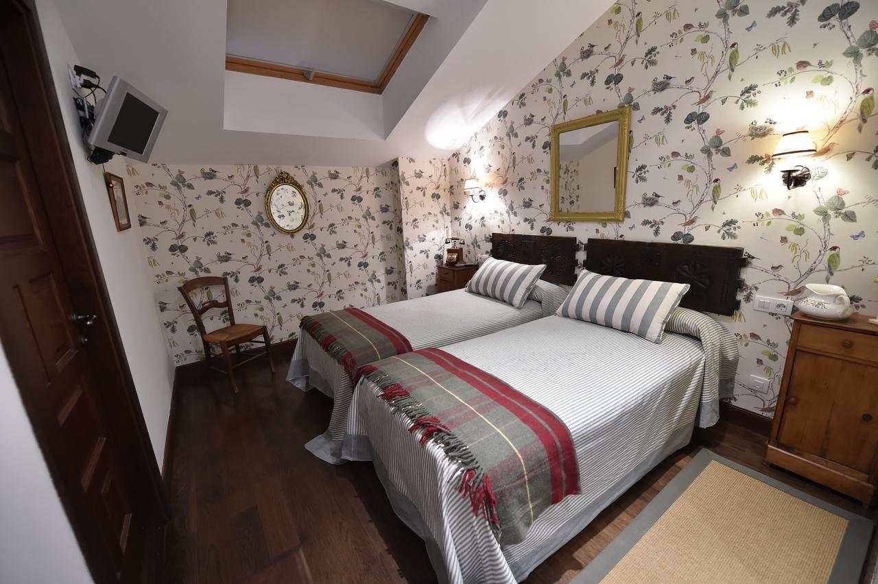 Hotel Batzarki à Avellaneda  Extérieur photo